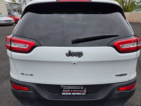 Used 2015 Jeep Cherokee Latitude w/ Cold Weather Group AWD/4WD image 7