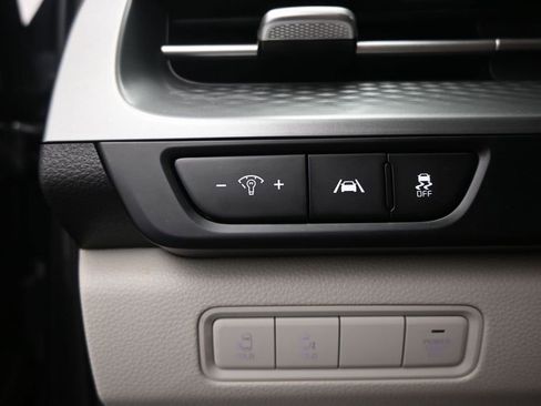 Used 2022 Kia Carnival LX FWD image 33