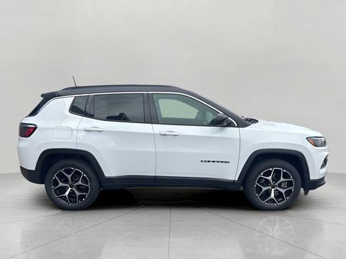 Used 2025 Jeep Compass Limited AWD/4WD image 29