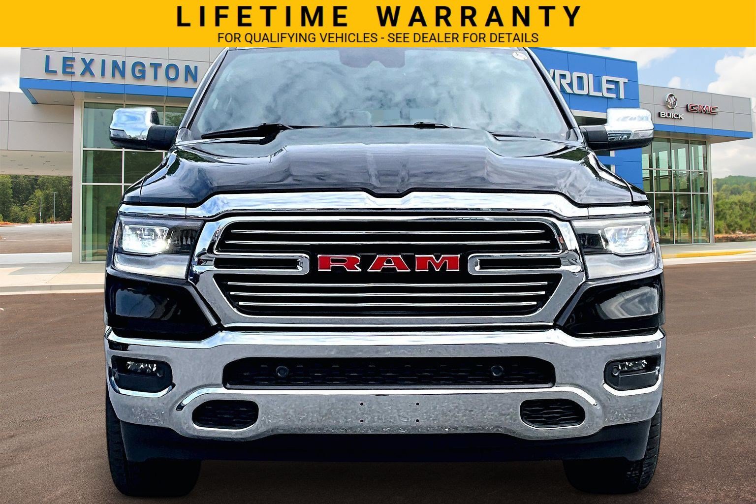 Used 2024 RAM 1500 Laramie AWD/4WD image 3