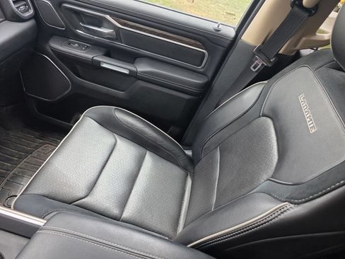 Used 2019 RAM 1500 Laramie AWD/4WD image 11