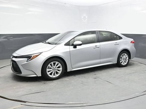 Used 2024 Toyota Corolla LE w/ LE Convenience Package FWD image 3