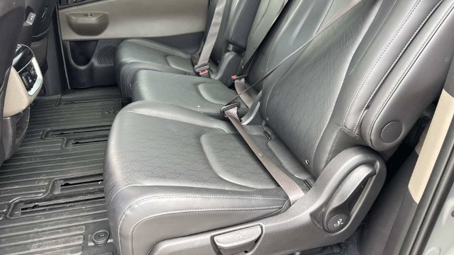 Used 2025 Kia Carnival SX FWD image 17