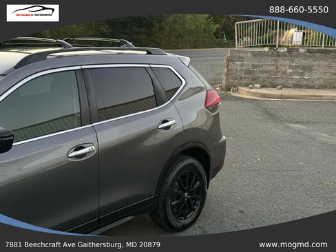 Used 2018 Nissan Rogue SV AWD/4WD image 3