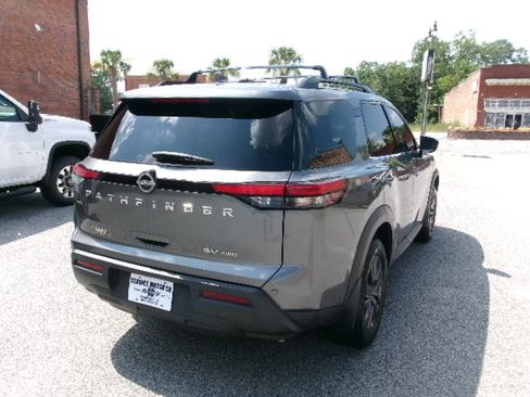 Used 2022 Nissan Pathfinder SV AWD/4WD image 3