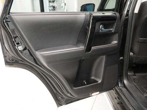 Used 2020 Toyota 4Runner TRD Off-Road Premium w/ Moonroof Package AWD/4WD image 25