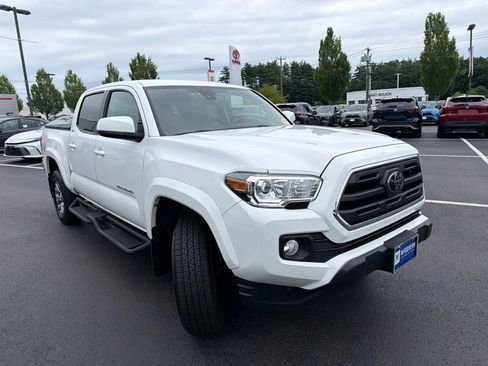 Certified 2019 Toyota Tacoma SR5 AWD/4WD image 3