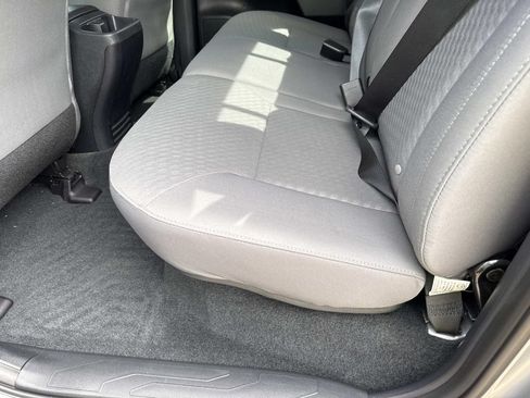 Used 2020 Toyota Tacoma SR5 RWD image 18