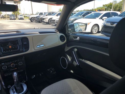 Used 2019 Volkswagen Beetle 2.0T SE FWD image 15