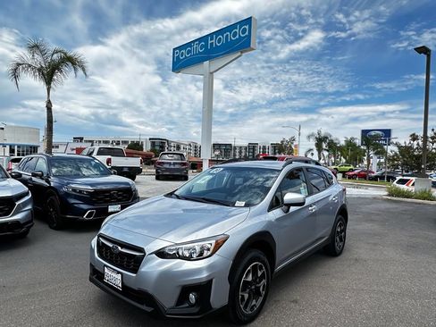 Used 2020 Subaru Crosstrek 2.0i Premium w/ Moonroof Package 1 AWD/4WD image 2