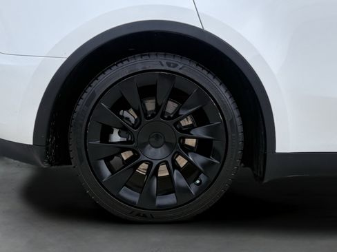 Used 2024 Tesla Model Y Long Range AWD/4WD image 14