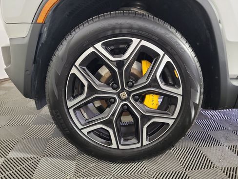 Used 2024 Rivian R1S Adventure AWD/4WD image 9