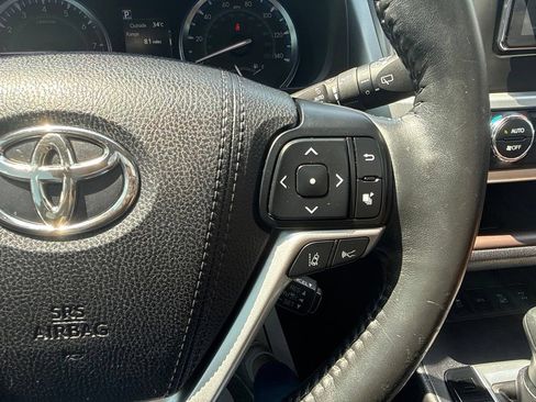 Used 2017 Toyota Highlander Limited AWD/4WD image 17