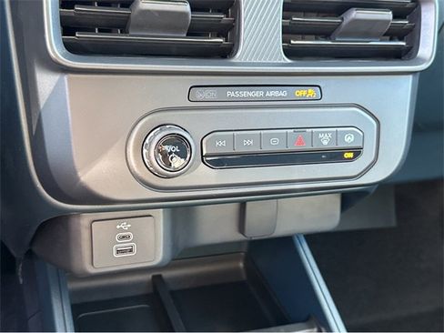 New 2025 Ford Maverick XL image 26