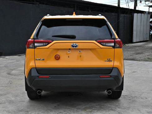 Used 2023 Toyota RAV4 LE AWD/4WD image 4