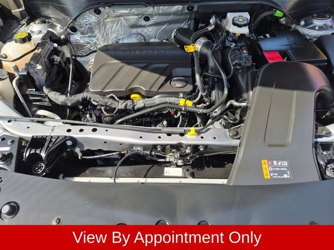 Used 2025 Chevrolet Trax LT w/ LT Convenience Package FWD image 32