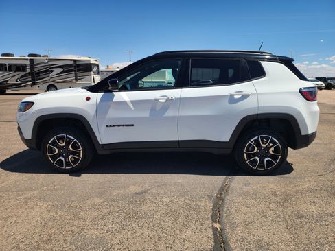 Used 2025 Jeep Compass Trailhawk AWD/4WD image 7