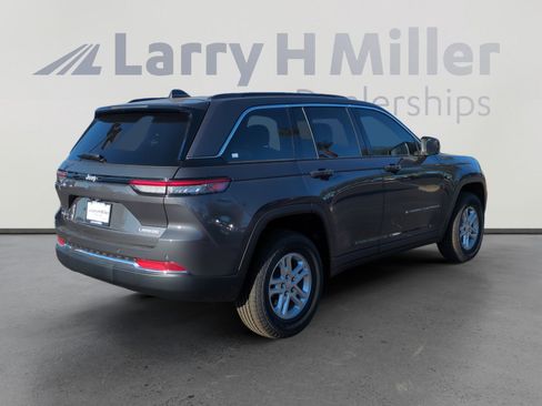 New 2025 Jeep Grand Cherokee Laredo image 5