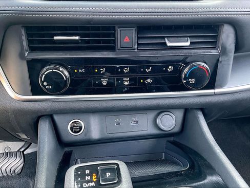 Used 2023 Nissan Rogue S FWD image 32