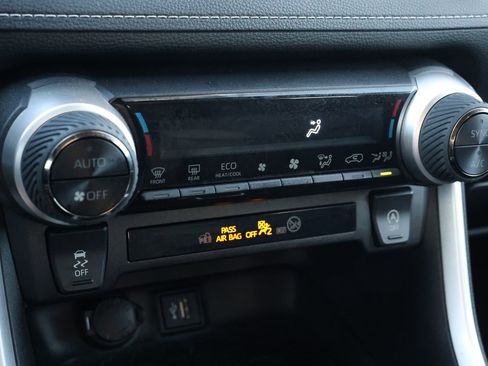 Used 2023 Toyota RAV4 XLE Premium image 21