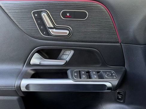 Used 2023 Mercedes-Benz GLB 250 4MATIC image 14