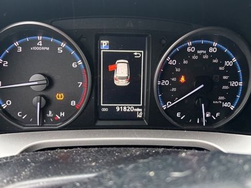 Used 2018 Toyota RAV4 LE image 3