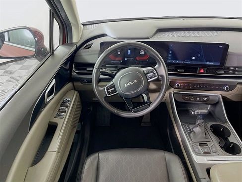 Used 2025 Kia Carnival LXS image 23