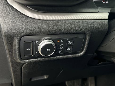 Used 2020 Ford Explorer XLT w/ Equipment Group 202A RWD image 14