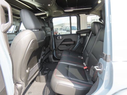 Used 2025 Jeep Wrangler Unlimited Rubicon AWD/4WD image 20