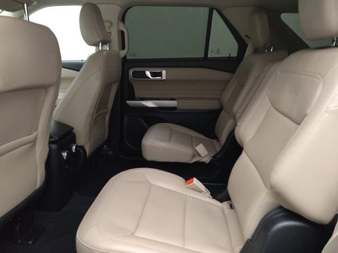 Used 2022 Ford Explorer XLT w/ Equipment Group 202A image 18