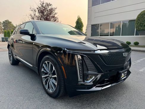 Used 2024 Cadillac Lyriq Sport AWD/4WD image 2