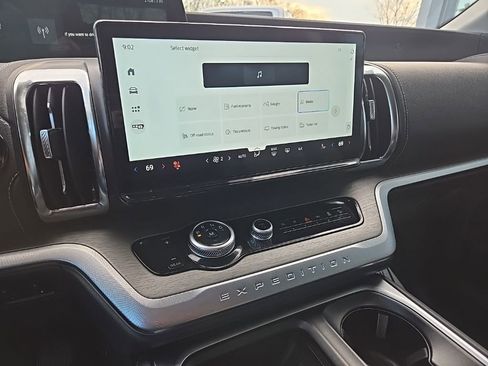 Used 2025 Ford Expedition Platinum AWD/4WD image 60