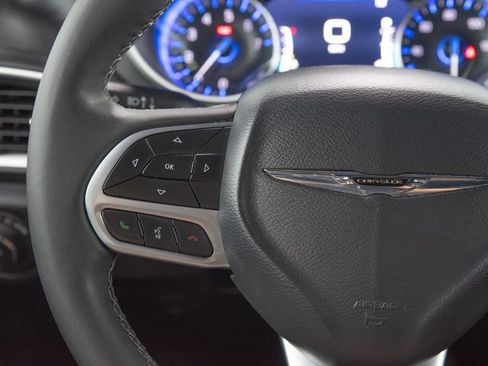 Used 2025 Chrysler Pacifica Select FWD image 23