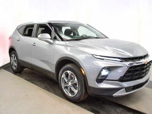 Used 2025 Chevrolet Blazer LT image 2