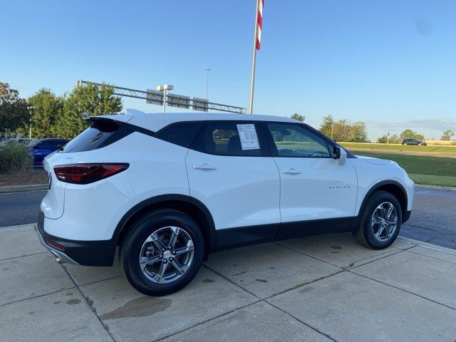 Used 2025 Chevrolet Blazer LT FWD image 13