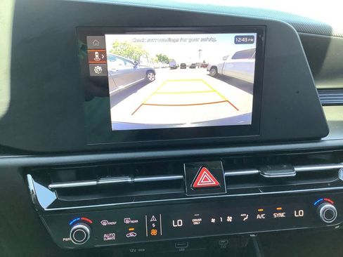 Used 2025 Kia Niro LX FWD image 24