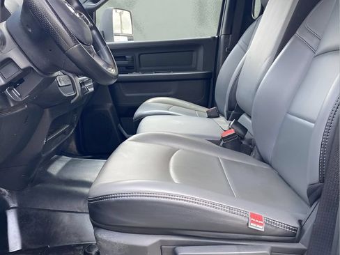 Used 2024 RAM 5500 Tradesman w/ Chrome Appearance Group AWD/4WD image 13