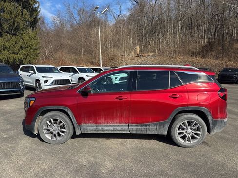 Used 2022 GMC Terrain SLT w/ LPO, Floor Liner Package image 3
