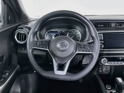 Used 2018 Nissan Kicks SV FWD image 17