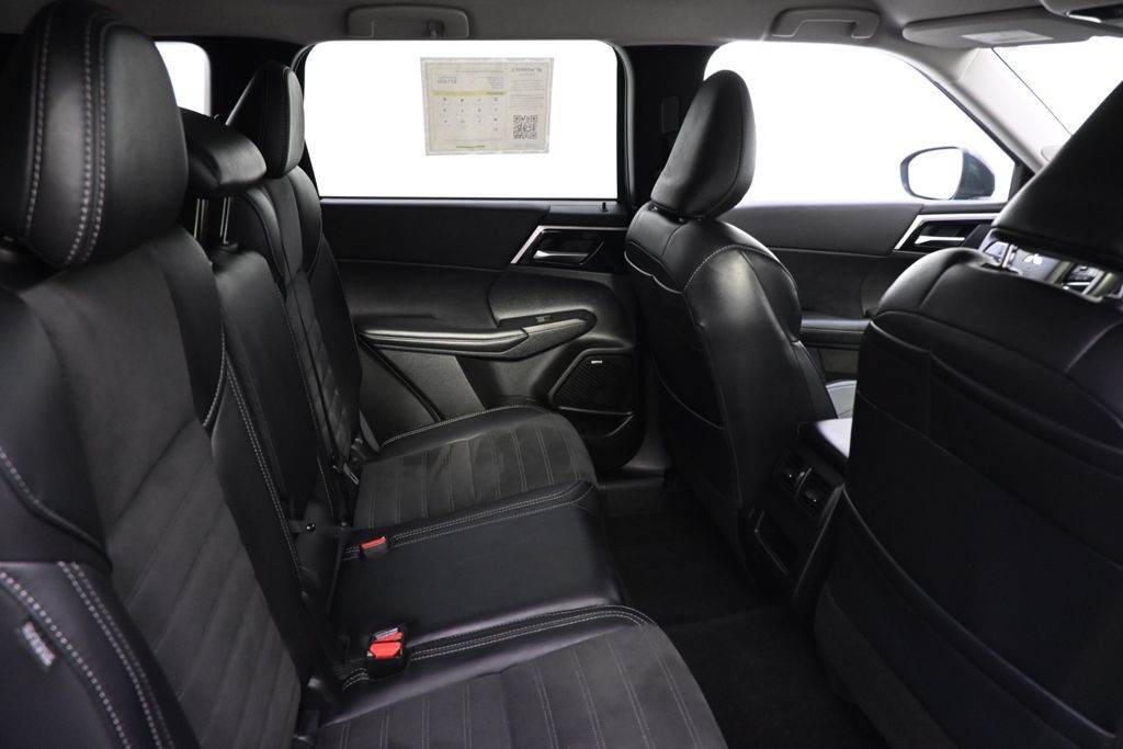 Used 2025 Mitsubishi Outlander SE AWD/4WD image 17