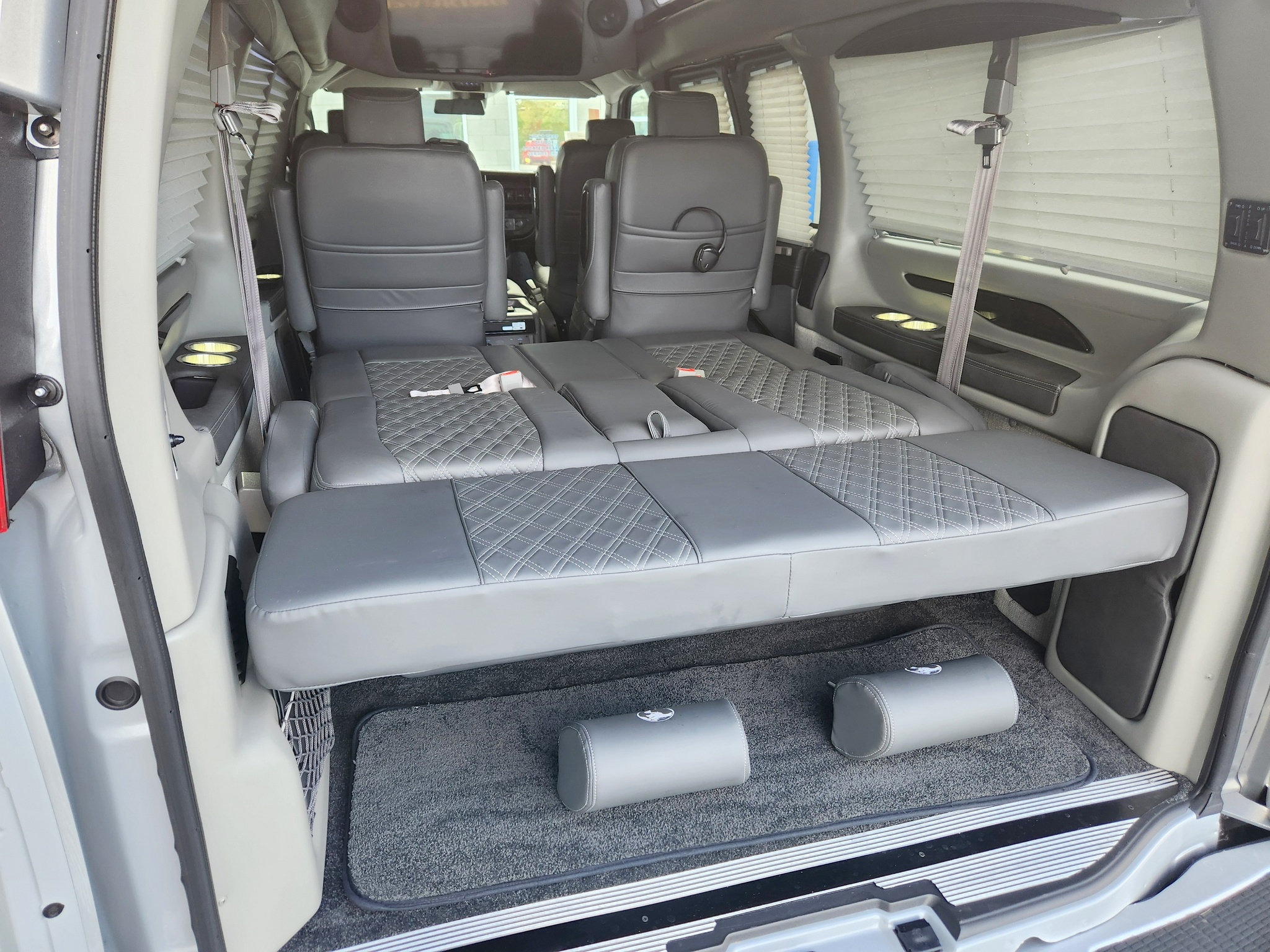 Used 2026 Chevrolet Express 2500 w/ Driver Convenience Package RWD image 8