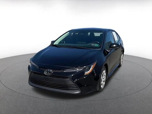 Used 2025 Toyota Corolla LE image 5