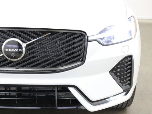 New 2026 Volvo XC60 B5 Plus w/ Protection Package Premier AWD/4WD image 8