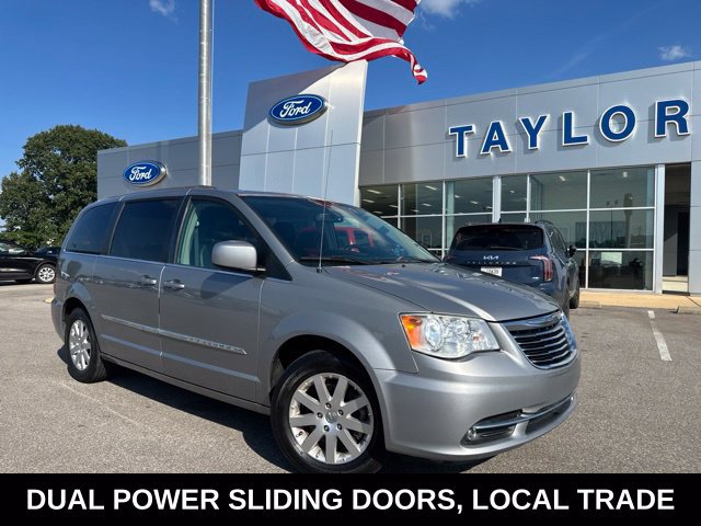 Used 2015 Chrysler Town & Country Touring FWD image 1