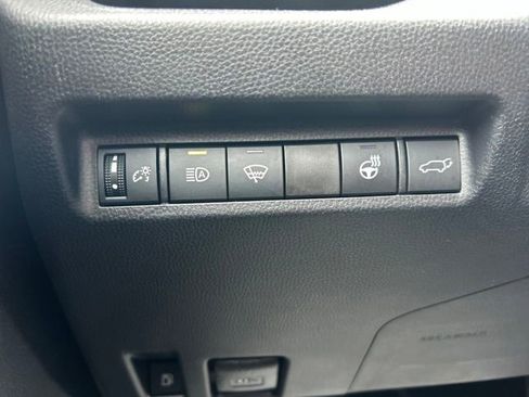 Used 2021 Toyota RAV4 XLE w/ Convenience Package AWD/4WD image 18