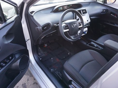 Used 2016 Toyota Prius Two image 7