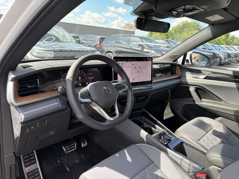 New 2026 Volkswagen Tiguan SEL R-Line AWD/4WD image 10