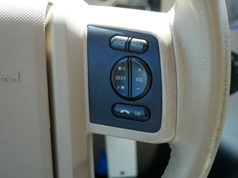 Used 2013 Ford Expedition XLT image 30