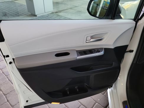 Used 2025 Toyota Sienna XLE image 10
