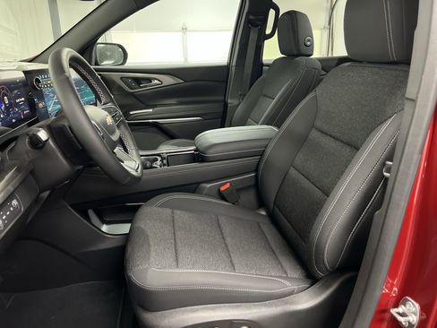 New 2025 Chevrolet Traverse LT image 19